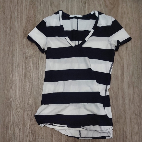 Lululemon size 2 - Picture 3 of 3